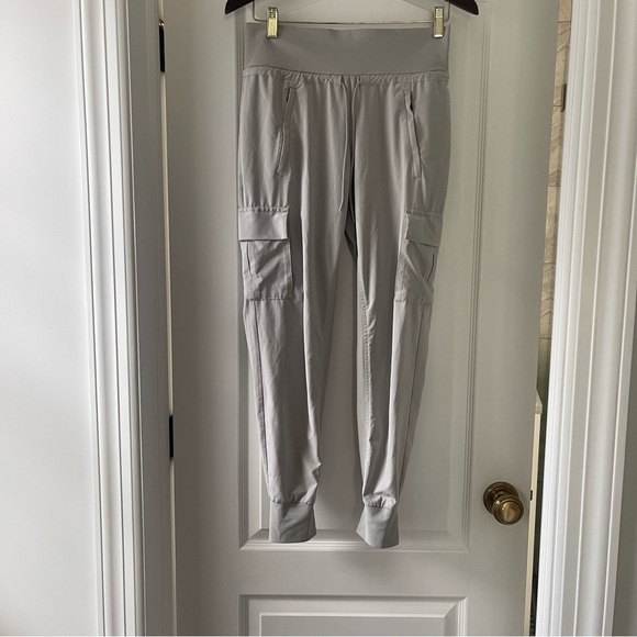 Athleta Sutton Jogger Cargo Pants Silver Gray Travel Minimalist Size 0 - Picture 2 of 10
